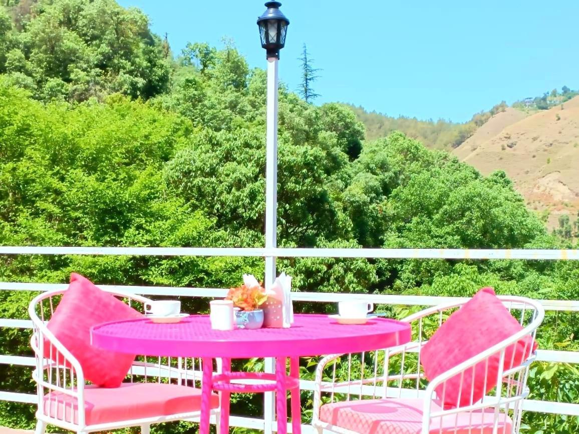 Aamod At Shoghi Luxury Cottage Resort シムラー エクステリア 写真