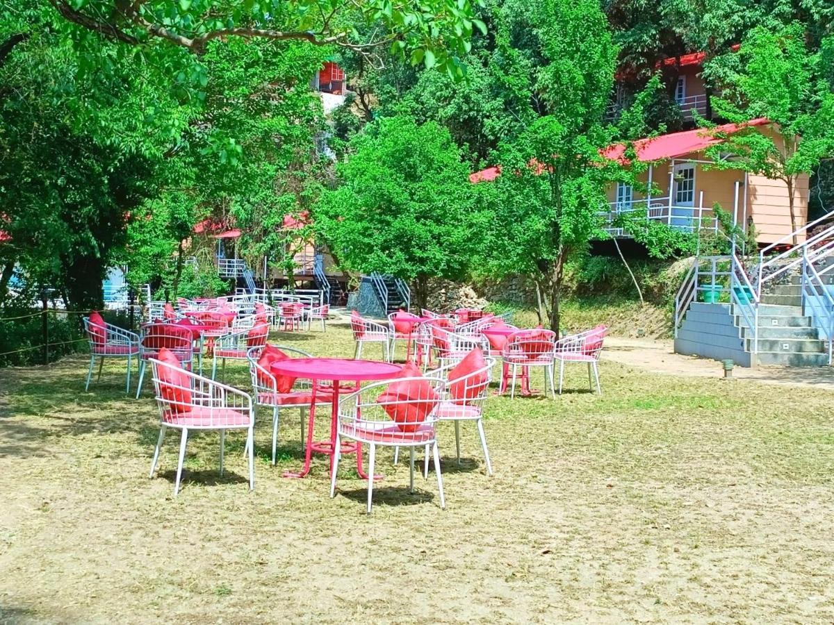 Aamod At Shoghi Luxury Cottage Resort シムラー エクステリア 写真