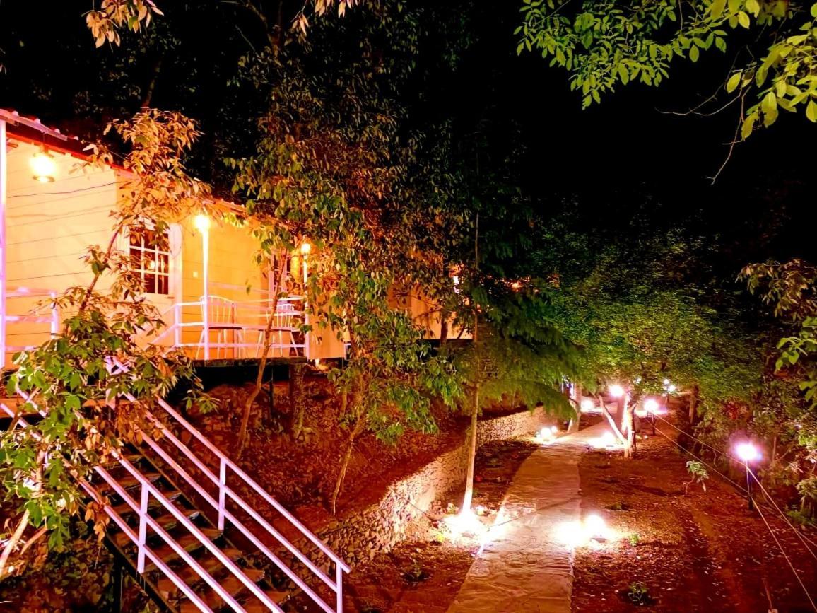 Aamod At Shoghi Luxury Cottage Resort シムラー エクステリア 写真
